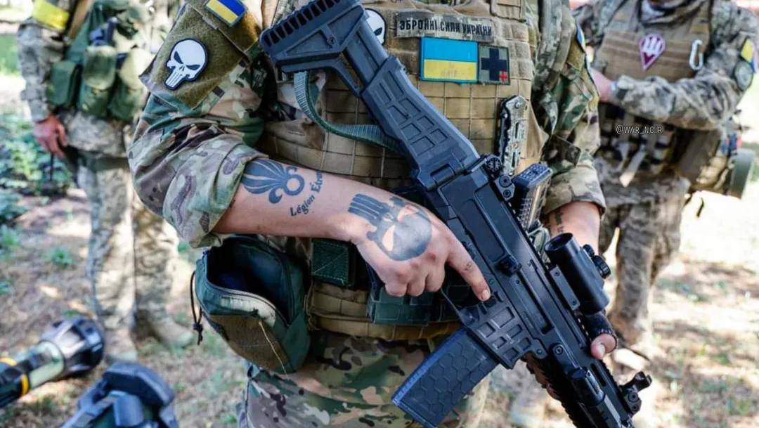 一支手枪价值50000块！泽连斯基保镖用的是什么枪？丨轻武专栏