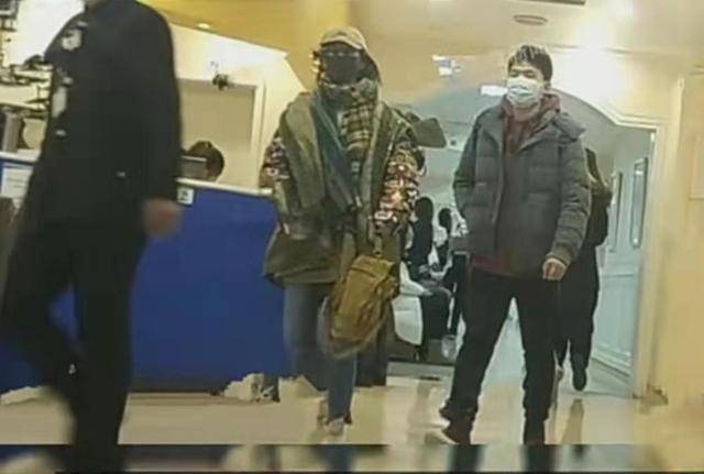 “一指禅”过后，白百何为什么还能将口碑扭转？原来二婚老公是他