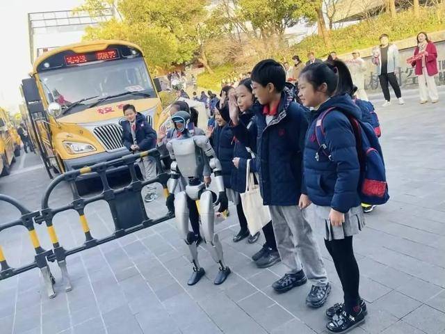 宇树机器人二手租赁火爆：“天价打工人”都用在了啥场景