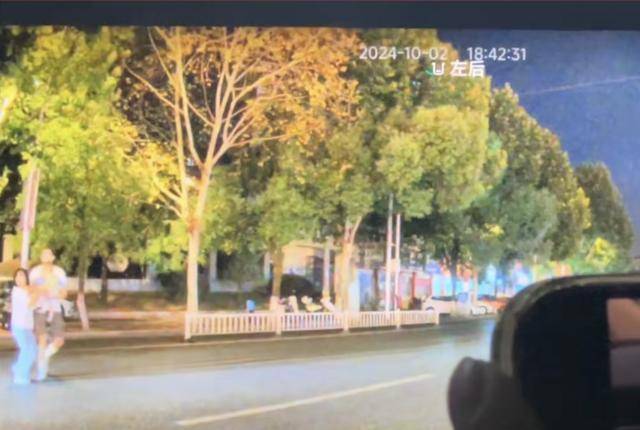 “一家三口被撞身亡”家属不舍扔儿媳喝过的水，肇事者父亲：撞死人是天灾