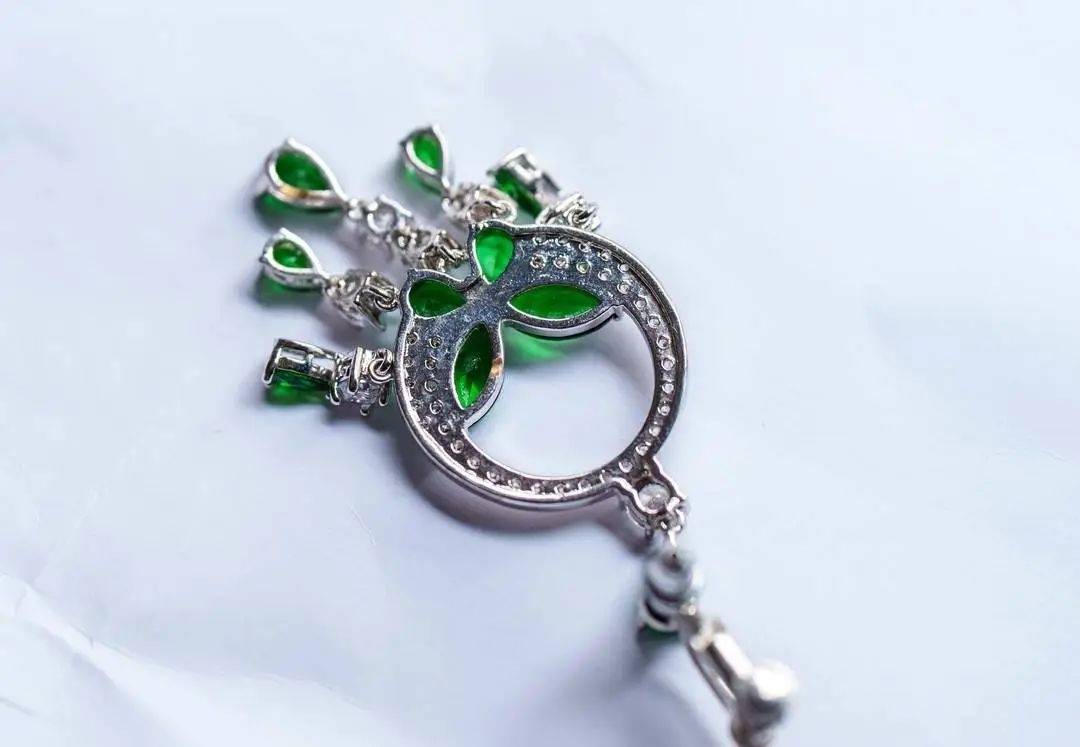 黄杨钿甜父母回应网络争议:“天价耳环”实际100多元,别墅不是自家的,只是路过拍照