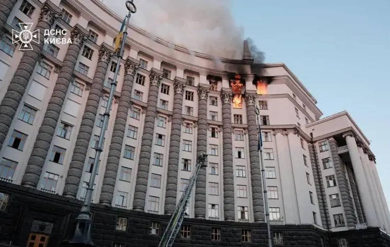 俄发动最大规模空袭 基辅政府大楼首次遭袭