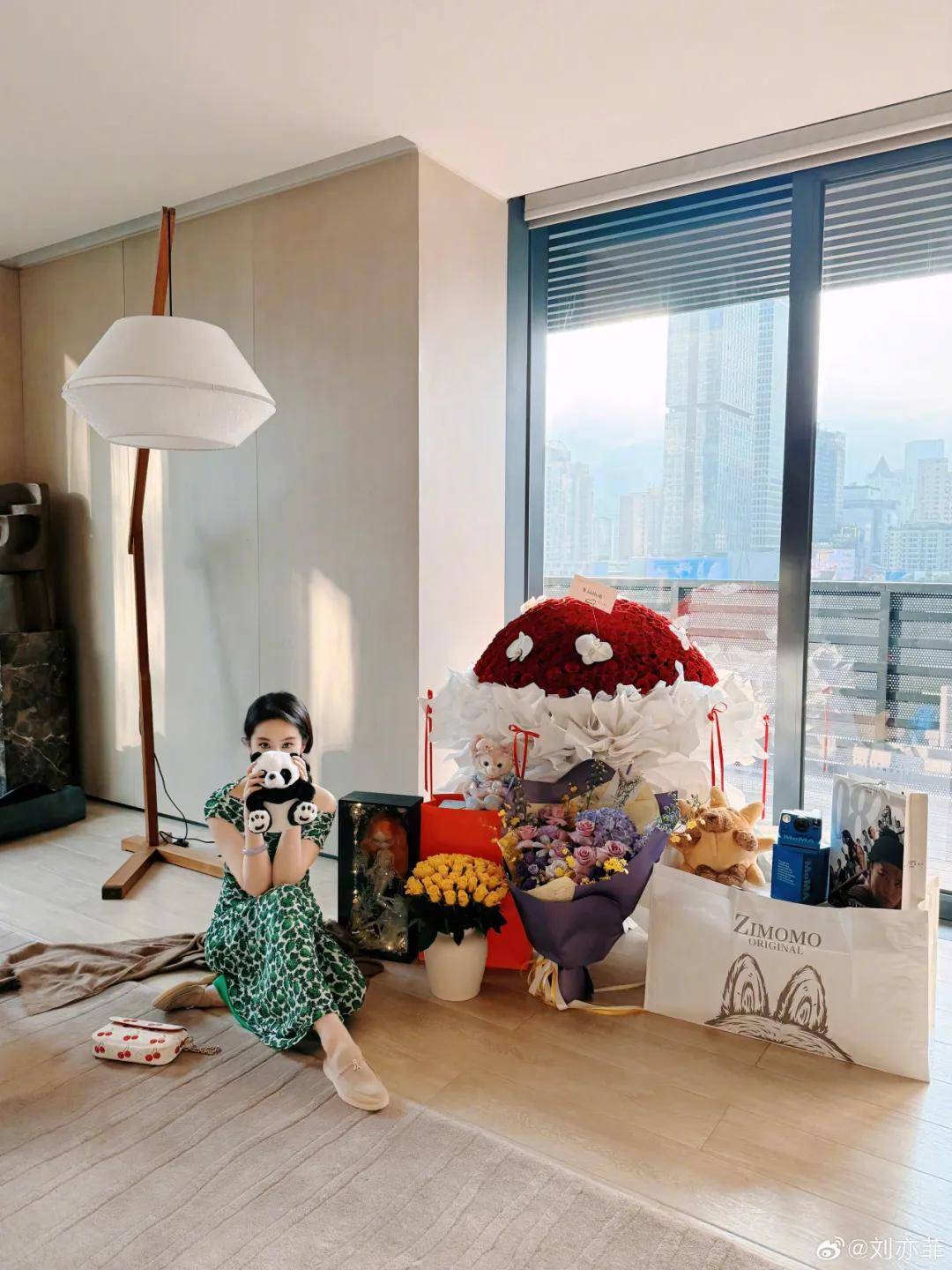 杨幂把钥匙扣扎在马尾上，瞬间实现满39减20！