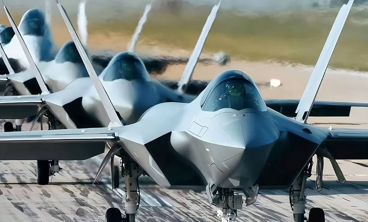 歼-35弹舱细节公开：6枚霹雳-15只是前菜，真正的王牌是神秘弹药