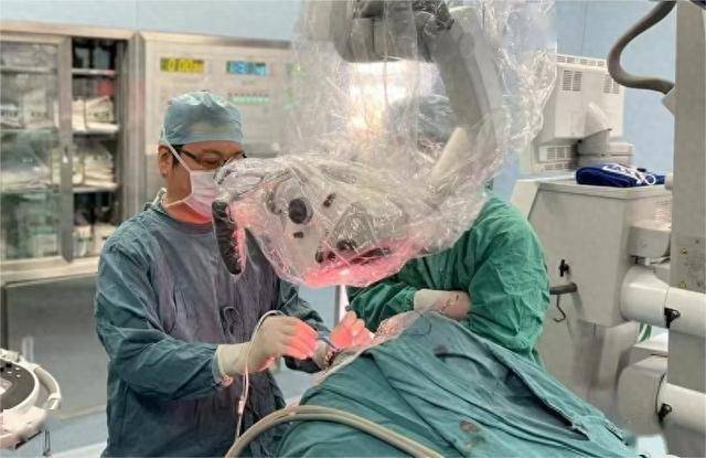 国内首例！同济医院利用脑机接口预绘大脑地图精准切瘤