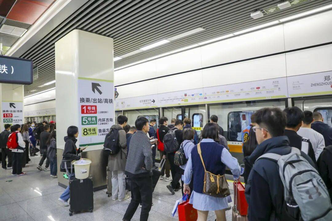 国庆节期间，郑州地铁线网延时服务；公交上线文旅线路“套餐”！