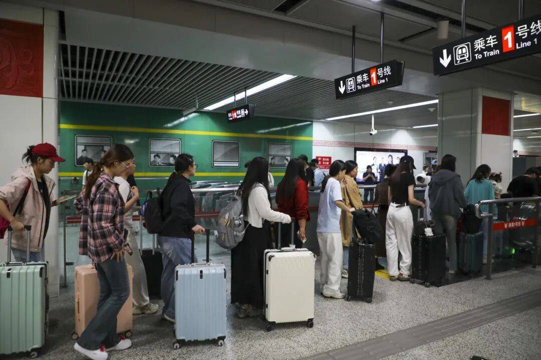 国庆节期间，郑州地铁线网延时服务；公交上线文旅线路“套餐”！