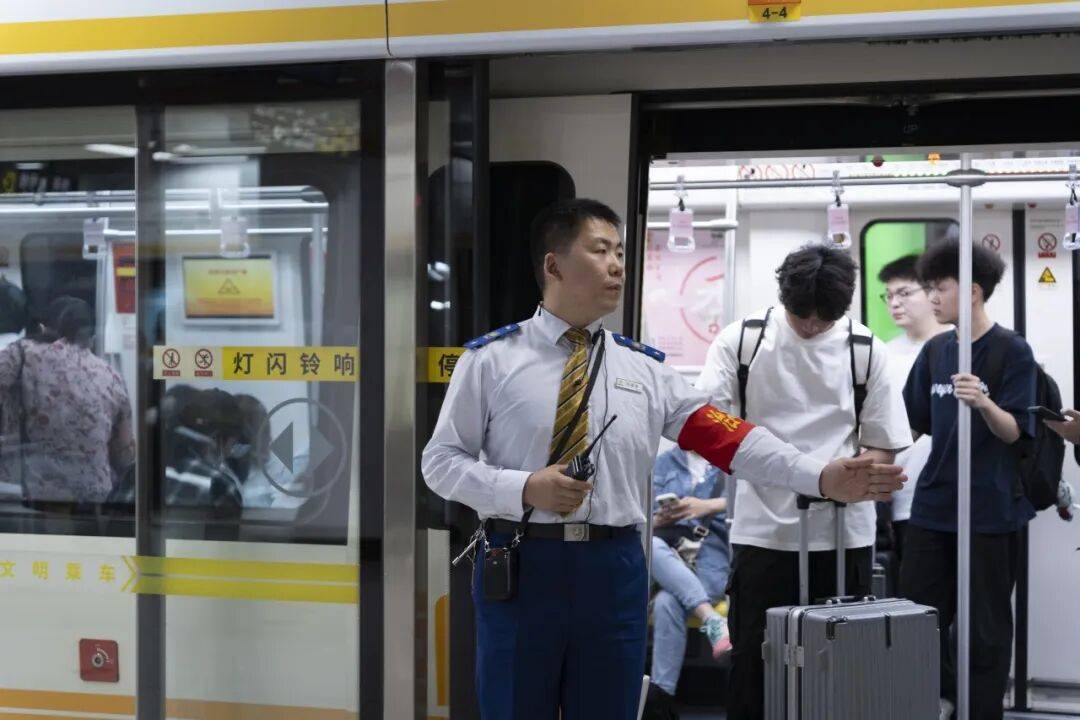 国庆节期间，郑州地铁线网延时服务；公交上线文旅线路“套餐”！