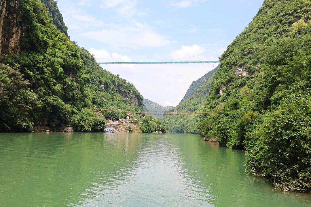 花江大峡谷风景名胜区：“桥景”融合点燃长假旅游热