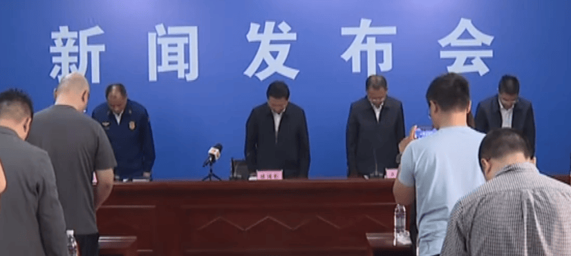 痛心！浏阳烟花厂爆炸已致26死61伤，长沙市委市政府致歉，发布会现场为遇难者默哀