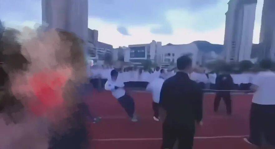 官方通报“副校长用脏话辱骂女学生”：当事人已被停职检查，并向学生及家长道歉；其涉及违反师德师风问题，将按相关规定予以严肃处理