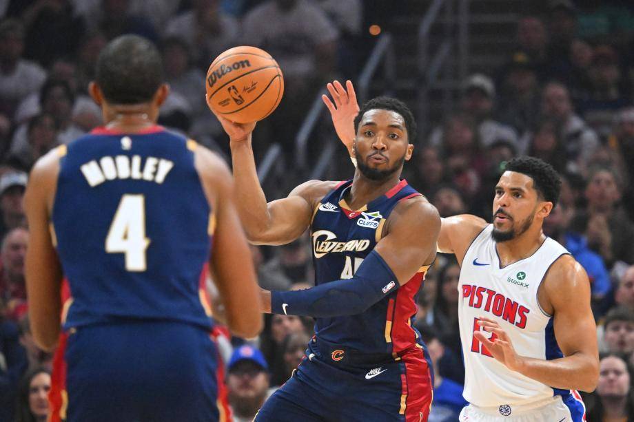 米切尔43+5哈登24+11+4断 骑士主场击败活塞